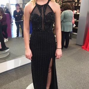 Black primavera prom dress
